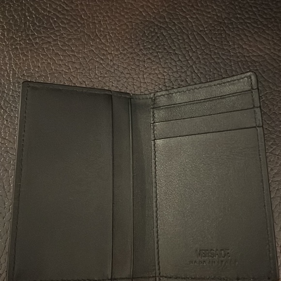 Versace SS23 unisex logo 'medusa Biggie' leather Wallet NWB - Picture 6 of 7